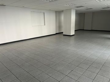 RENTA DE OFICINAS EN AV. LOMAS VERDES A $300.00 M2, NAUCALPAN DE JUAREZ, ESTADO DE MEXICO.