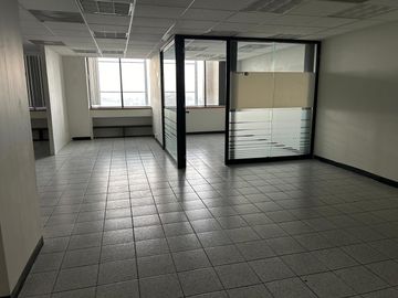 RENTA DE OFICINAS EN AV. LOMAS VERDES A $300.00 M2, NAUCALPAN DE JUAREZ, ESTADO DE MEXICO.