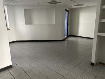 RENTA DE OFICINAS EN AV. LOMAS VERDES A $300.00 M2, NAUCALPAN DE JUAREZ, ESTADO DE MEXICO.