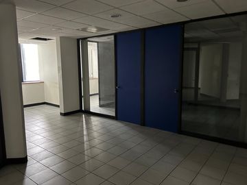 RENTA DE OFICINAS EN AV. LOMAS VERDES A $300.00 M2, NAUCALPAN DE JUAREZ, ESTADO DE MEXICO.