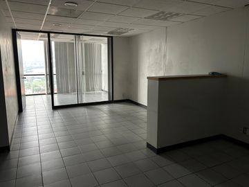 RENTA DE OFICINAS EN AV. LOMAS VERDES A $300.00 M2, NAUCALPAN DE JUAREZ, ESTADO DE MEXICO.