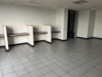 RENTA DE OFICINAS EN AV. LOMAS VERDES A $300.00 M2, NAUCALPAN DE JUAREZ, ESTADO DE MEXICO.
