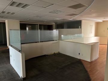 RENTA DE OFICINAS EN AV. LOMAS VERDES A $300.00 M2, NAUCALPAN DE JUAREZ, ESTADO DE MEXICO.
