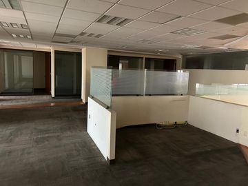RENTA DE OFICINAS EN AV. LOMAS VERDES A $300.00 M2, NAUCALPAN DE JUAREZ, ESTADO DE MEXICO.