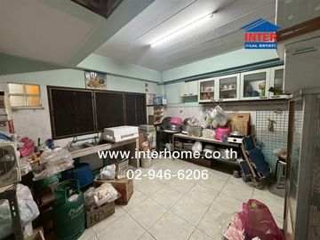 Four-story commercial building, 35.9 sq.wah. Located near Maruay Market, opposite Siam Commercial Bank, Nimitmai branch, on Nimitmai Road, Lam Luk Ka,