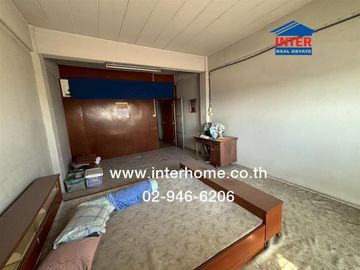 Four-story commercial building, 35.9 sq.wah. Located near Maruay Market, opposite Siam Commercial Bank, Nimitmai branch, on Nimitmai Road, Lam Luk Ka,