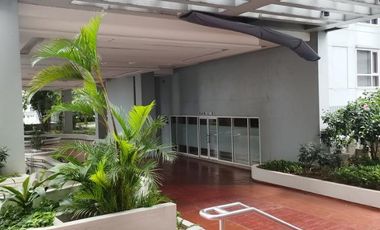 RR1478 - The Columns Ayala Avenue 2BR Fully Furnished Condo for Lease