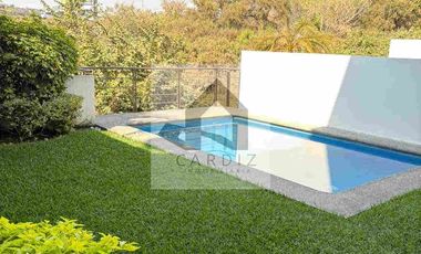 Casa sola con alberca dentro de privada
