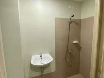 5min walk to UST! Nearly turnover condo in Laong Laan Sampaloc Manila