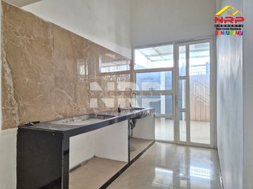 Dijual Rumah 2 Lantai di Kawasan Bisnis Aktif di Kota Banyuwangi