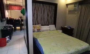 RR1457 - The Columns Ayala Avenue 1BR Condo Unit for Sale