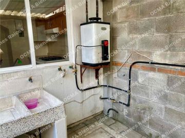LINDA CASA EN RENTA, EN PRIVADA, EN FRACC. SAN VALENTIN, EN ZINACANTEPEC
