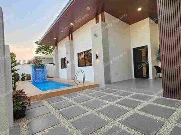 Bungalow House with Pool