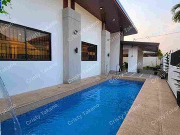 Bungalow House with Pool