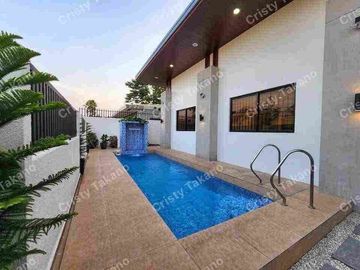 Bungalow House with Pool