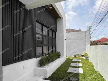 Modern Bungalow House with Pool