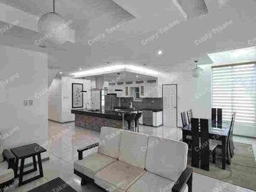 Pre-owned House with Big Lot