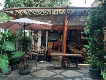 Jual Rumah Plus Cafe Di Menteng, Usaha Sudah Berjalan
