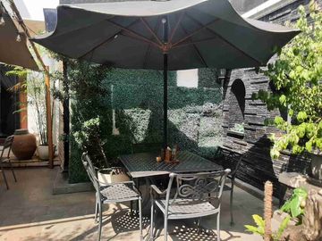 Jual Rumah Plus Cafe Di Menteng, Usaha Sudah Berjalan