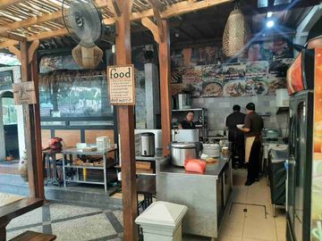 Jual Rumah Plus Cafe Di Menteng, Usaha Sudah Berjalan