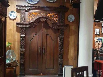 Jual Rumah Plus Cafe Di Menteng, Usaha Sudah Berjalan