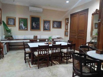 Jual Rumah Plus Cafe Di Menteng, Usaha Sudah Berjalan