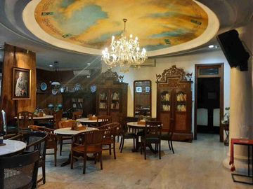 Jual Rumah Plus Cafe Di Menteng, Usaha Sudah Berjalan