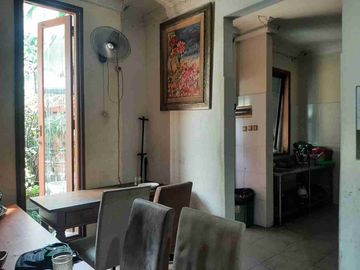 Jual Rumah Plus Cafe Di Menteng, Usaha Sudah Berjalan