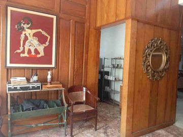 Jual Rumah Plus Cafe Di Menteng, Usaha Sudah Berjalan