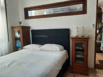 Jual Rumah Plus Cafe Di Menteng, Usaha Sudah Berjalan