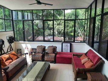 Jual Rumah Plus Cafe Di Menteng, Usaha Sudah Berjalan