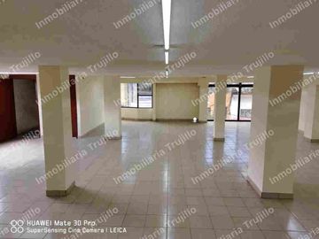 VENDO EDIFICIO DE 3 NIVELES EN ZONA COMERCIAL