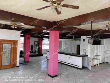 VENDO EDIFICIO DE 3 NIVELES EN ZONA COMERCIAL