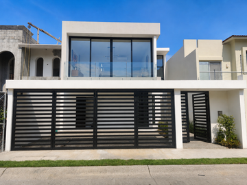 Casa Nueva en Fluvial Vallarta - 4 recamaras  - 4 baños –  343m2