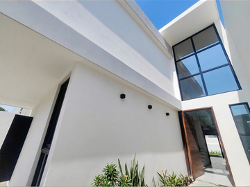 Casa Nueva en Fluvial Vallarta - 4 recamaras  - 4 baños –  343m2
