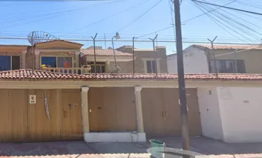 CASA EN VENTA EN CALZADA DE LOS PIRULES, CIUDAD GRANJA, ZAPOPAN, JALISCO