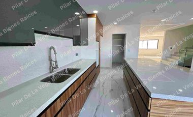 VENDO casa nueva con mega sótano de juegos y bodegotaaa!
