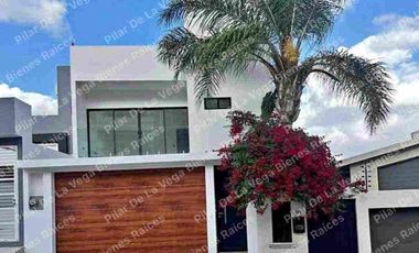 VENDO casa nueva con mega sótano de juegos y bodegotaaa!