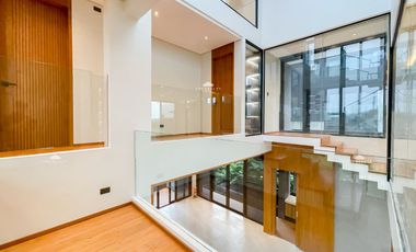 For Sale, 5 Bedroom House and Lot in Las Pinas City at Alabang West