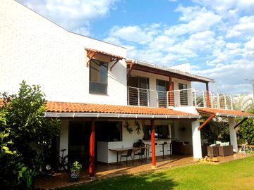 VENDO CASA EN LA MORADA A LAS AFUERAS DE CALI VALLE DEL CAUCA