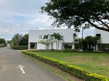 VENDO CASA EN LA MORADA A LAS AFUERAS DE CALI VALLE DEL CAUCA