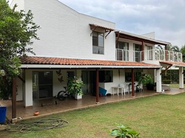 VENDO CASA EN LA MORADA A LAS AFUERAS DE CALI VALLE DEL CAUCA