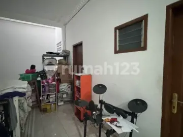 Murah, Rumah Sunter Dekat Mal, 2 Lantai Siap Huni, Jual Murah Siap Huni