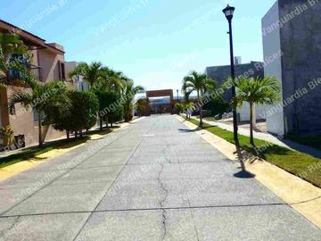 Casa amueblada en renta con recamara en planta baja. En Bucerías, Bahía de Banderas Nayarit. Cerca de la Mega Soriana