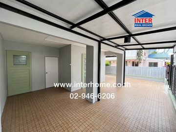Two-story townhome, 35 sq.wa., Pruksa 13 Village, Rangsit-Nakhon Nayok Road, Klong Sam Canal Road, Klong Luang, Pathum Thani.