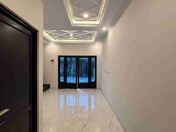di jual rumah mewah lokasi strategis di tanah baru depok