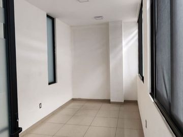 RENTO BODEGA SEMINUEVA $85,000.00 CARRETERA LEON-LAGOS No. 251 DISPONIBLE 1o DE ABRIL 2026