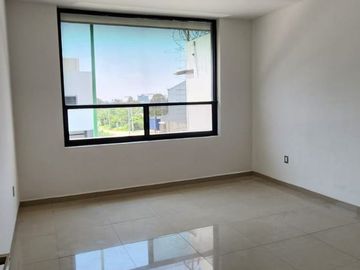 RENTO BODEGA SEMINUEVA $85,000.00 CARRETERA LEON-LAGOS No. 251 DISPONIBLE 1o DE ABRIL 2026