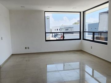 RENTO BODEGA SEMINUEVA $85,000.00 CARRETERA LEON-LAGOS No. 251 DISPONIBLE 1o DE ABRIL 2026