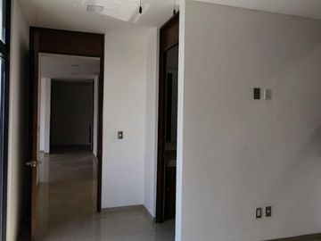RENTO BODEGA SEMINUEVA $85,000.00 CARRETERA LEON-LAGOS No. 251 DISPONIBLE 1o DE ABRIL 2026